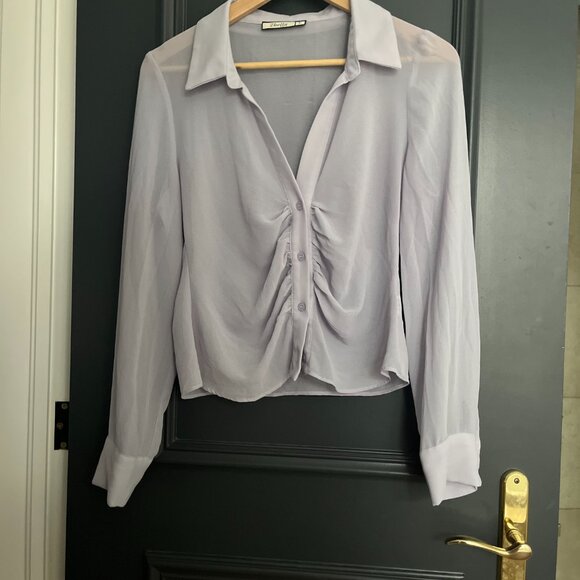 2Bella lilac, v neck button down blouse with gathered material, size L - Picture 3 of 5